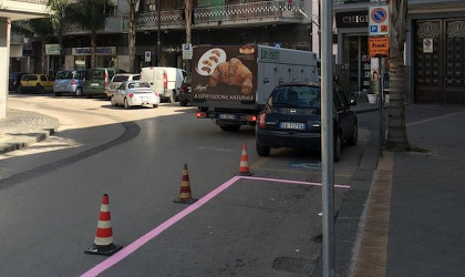 parcheggio rosa in via urlo